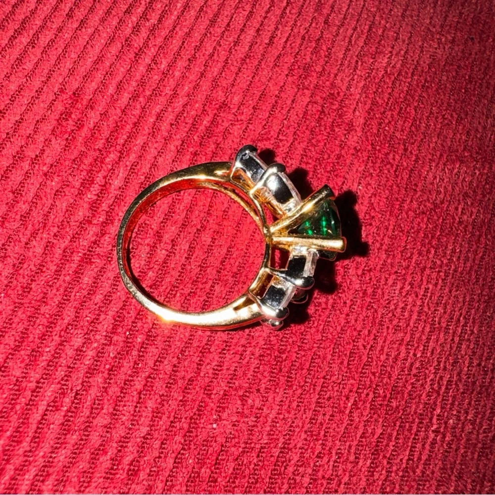 Exquisite Green and Gold Women's Ring - Picture 5 of 11